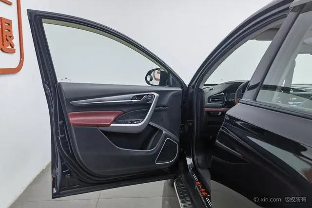 Dongfeng Fengshen Dongfeng Fengshen AX7 PRO 1.6T Automatic Smart Version