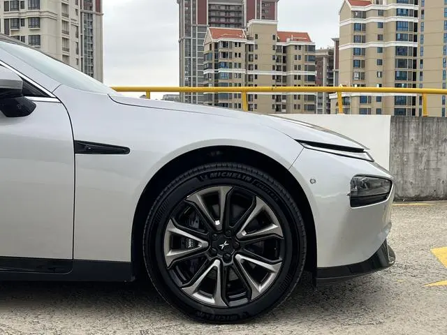 Xpeng Xiaopeng P7 586E
