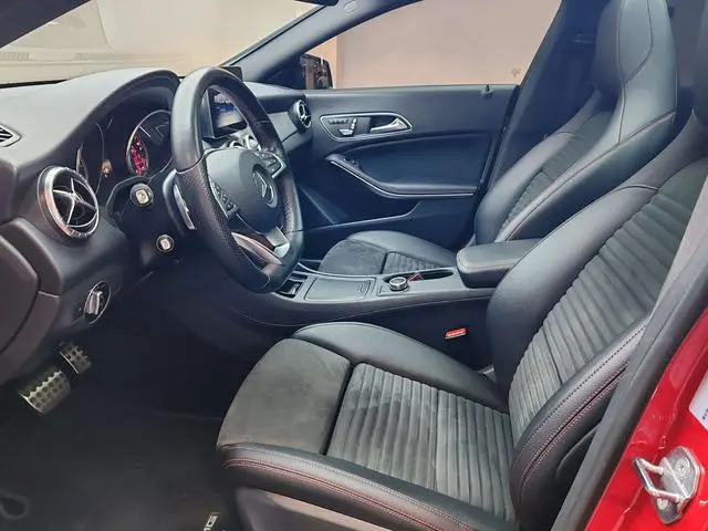 Mercedes-Benz Mercedes-Benz CLA CLA 220 4MATIC