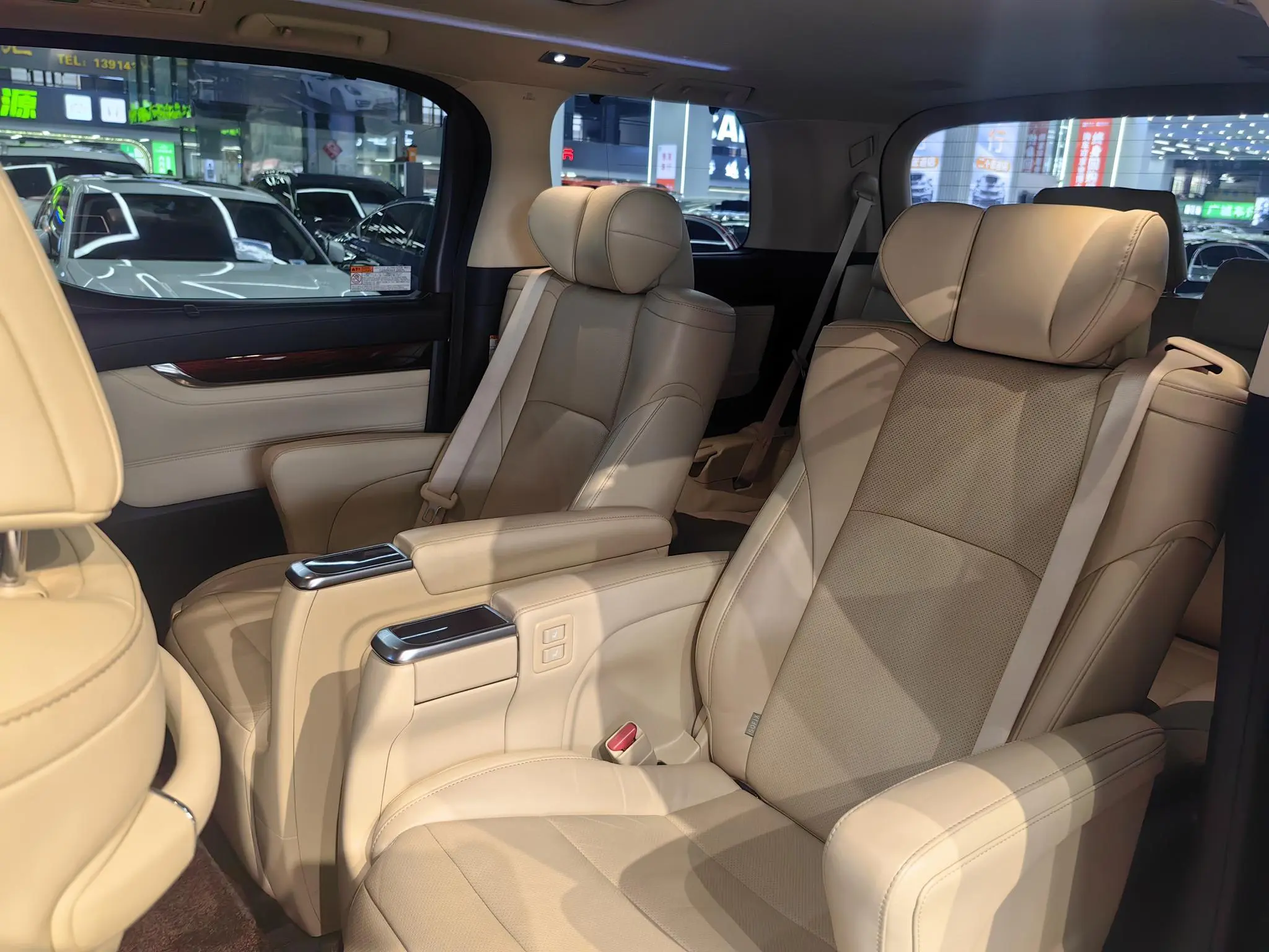 TOYOTA Elfa 3.5L Deluxe Edition