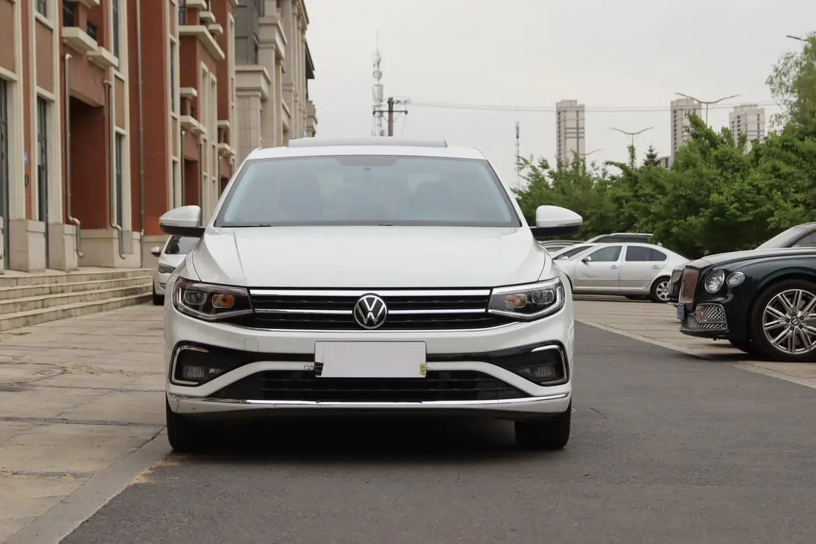 Volkswagen Bora 200TSI DSG Smooth Version