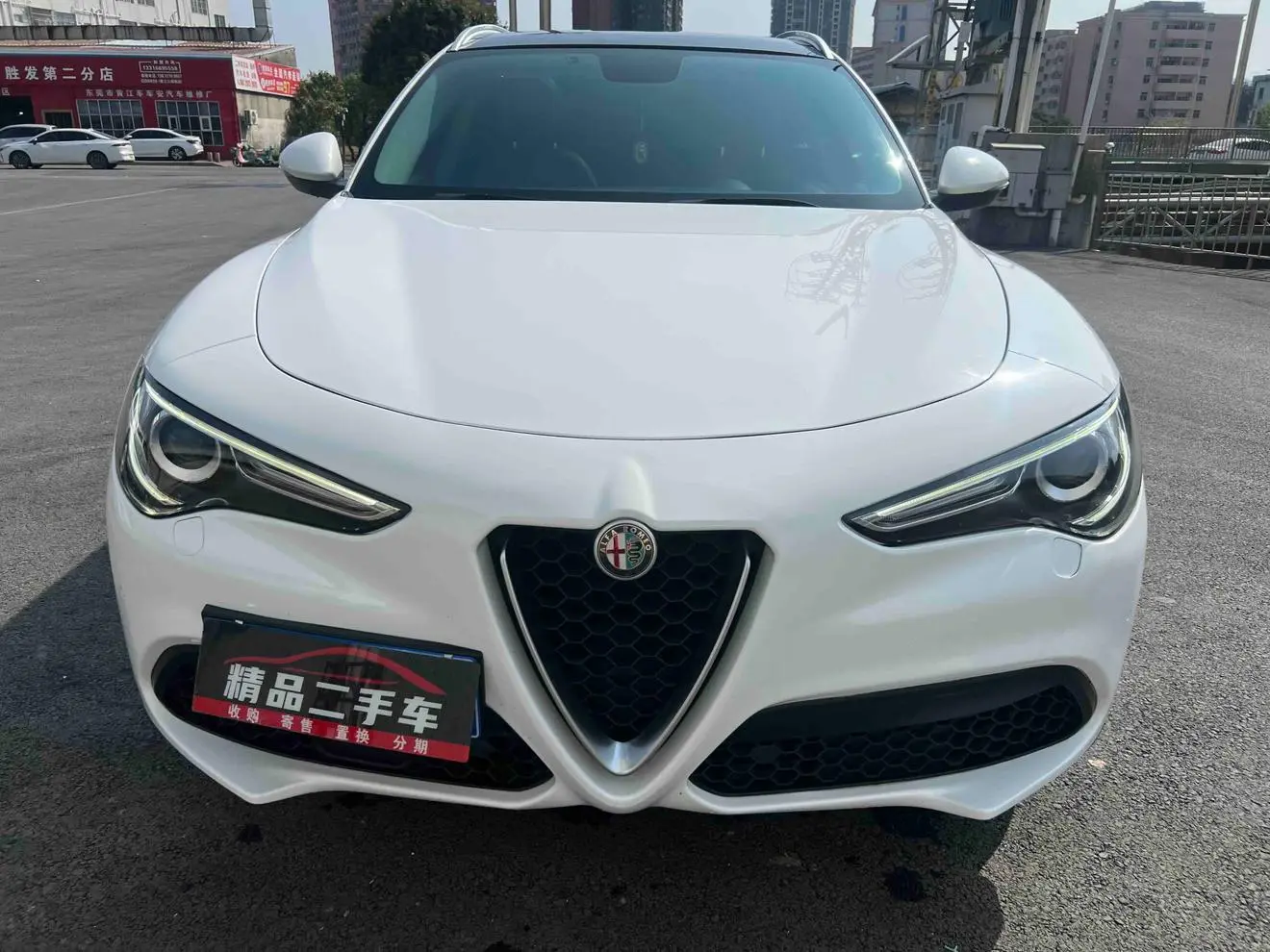 Alfa Romeo Stelvio 2.0T 200HP Deluxe Edition