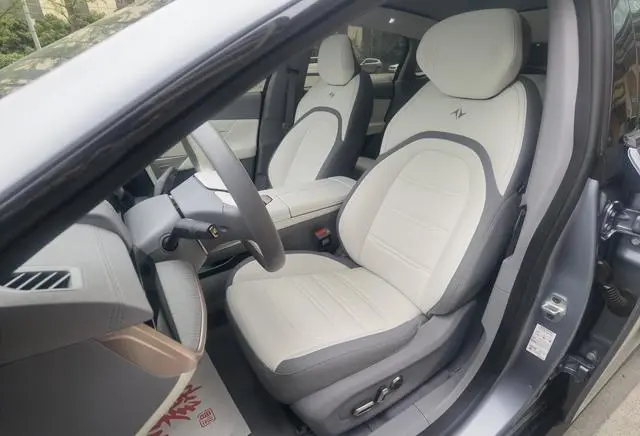 Dongfeng eπ eπ007 Pure electric 540 four-wheel drive Max version