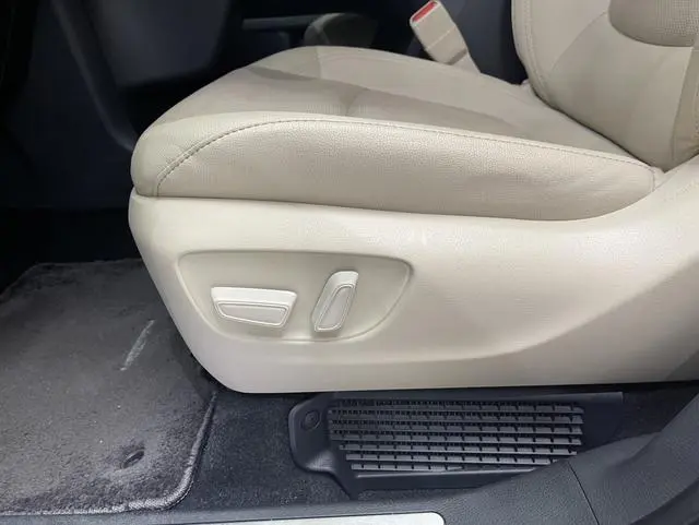 TOYOTA Saina 2.5L Hybrid Extreme Edition