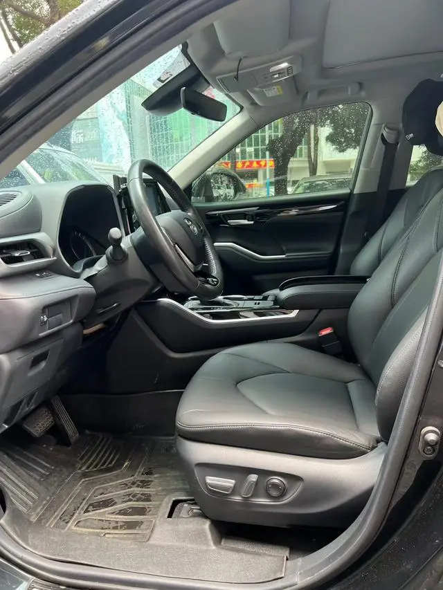 TOYOTA Highlander Dual-engine 2.5L four-wheel drive deluxe edition 7-seater