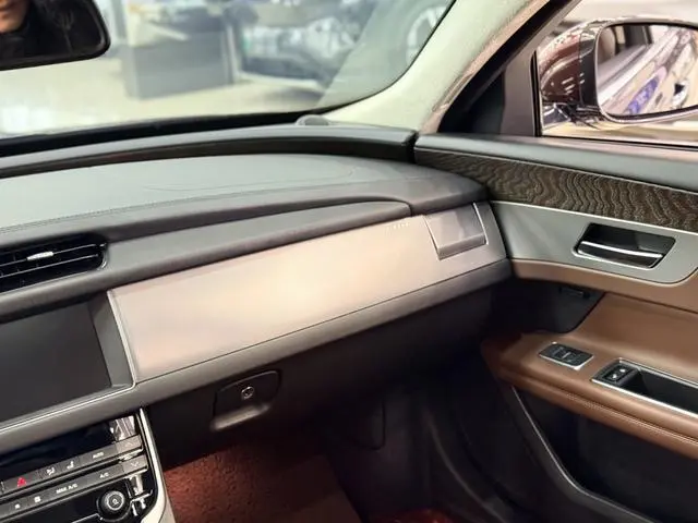 Jaguar Jaguar XFL 2.0T P250 four-wheel drive Exclusive Edition