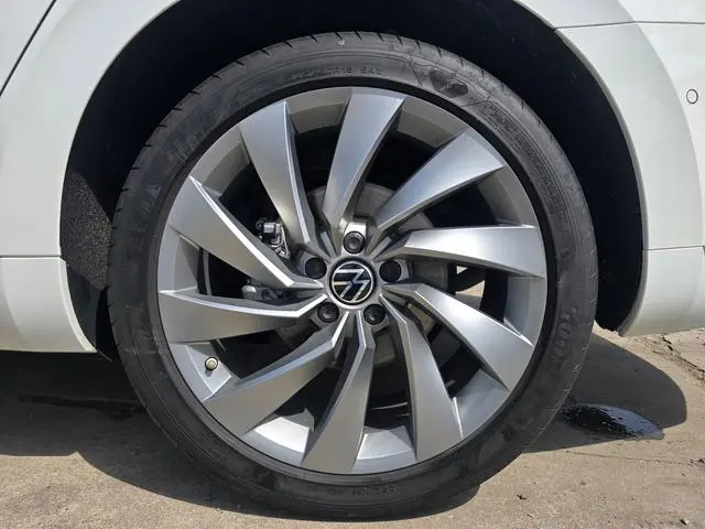 Volkswagen Volkswagen CC 380TSI eye-catching version