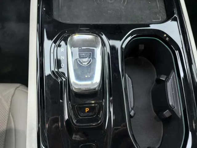 Volvo Volvo EM90 Ultra six seats