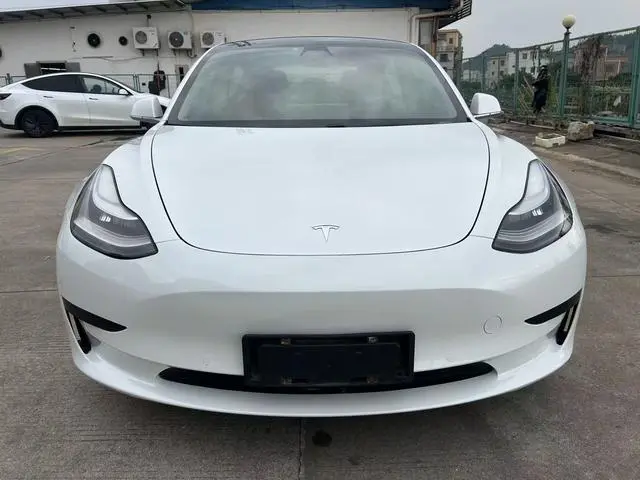 Tesla Model 3 Upgraded version of standard battery life rear drive