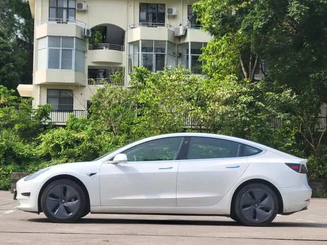 Tesla Model 3 Upgraded version of standard battery life rear drive