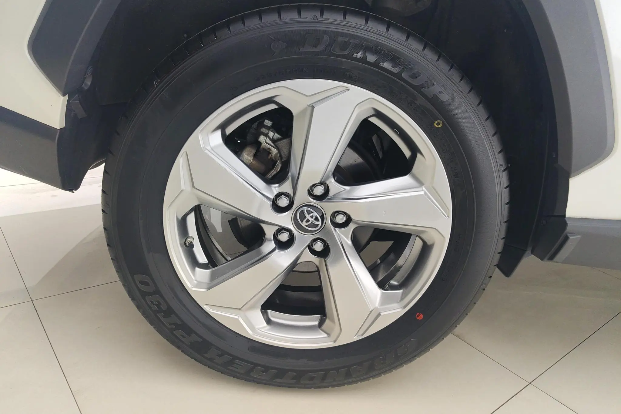TOYOTA RAV4 Rongfang 2.0L CVT two-wheel drive fashion Plus version