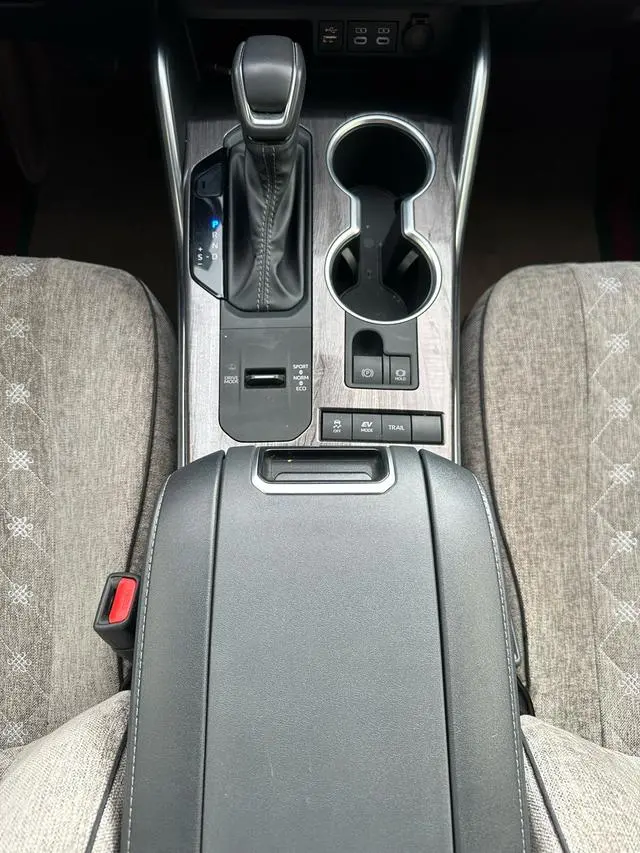 TOYOTA Crown Lufang Smart electric hybrid dual engine 2.5L E-CVT four-wheel drive Premium Edition