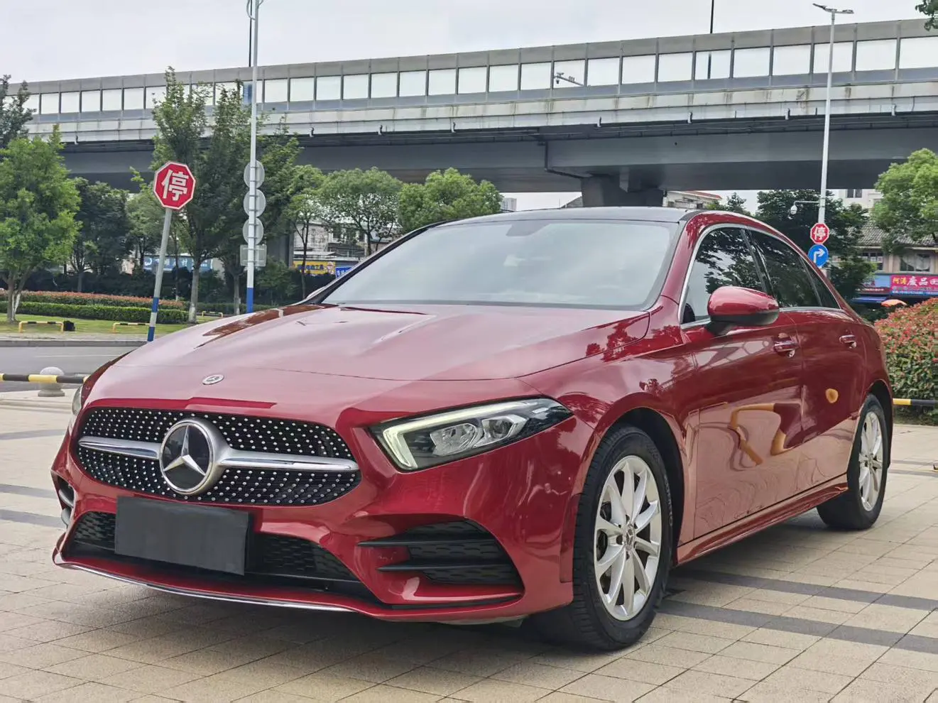 Mercedes-Benz Mercedes-Benz A-class Facelift A 200 L sports sedan fashion version