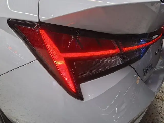 Hyundai Elantra 1.5L CVT LUX Premium Edition
