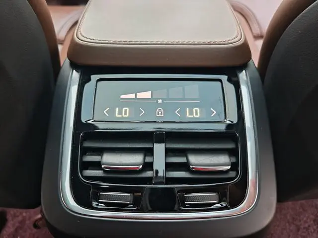 Volvo Volvo XC90 PHEV E-drive hybrid T8 Zhizun Deluxe Edition 7 Seats