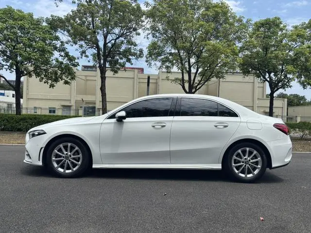 Mercedes-Benz Mercedes-Benz A-class A 200 L sports sedan