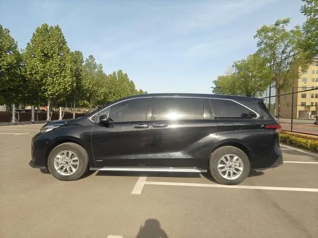TOYOTA Grevia Smart electric hybrid dual engine 2.5L two-wheel drive comfort version