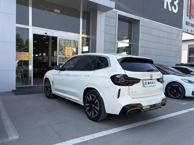 BMW BMW iX3 Leading type