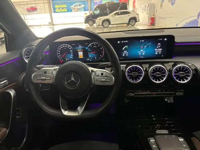 Mercedes-Benz Mercedes-Benz A-class A 200 L sports sedan fashion Version
