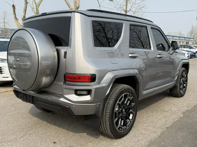 Tank Tank 700 Hi4-T Extreme Edition