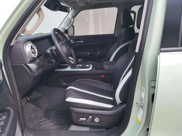 Tank Tank 300 City version 2.0T is very stylish