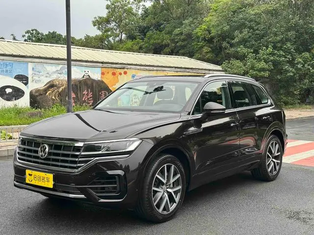 Volkswagen Touareg 3.0 TSI Sharp Front Version Country V