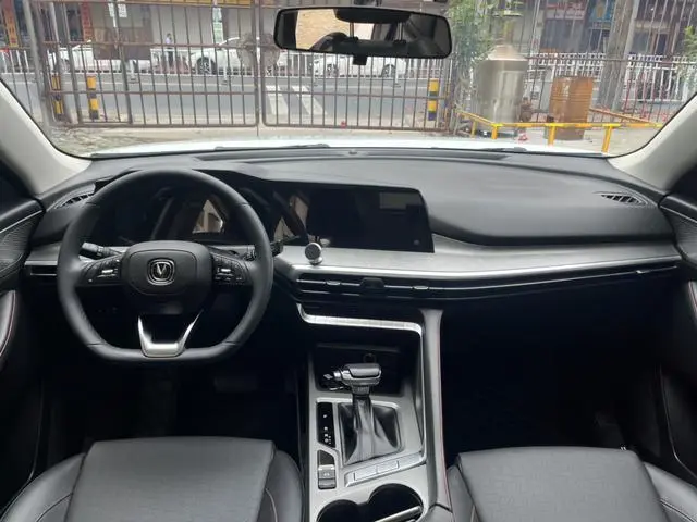 Changan Changan CS35 PLUS Blue Whale NE 1.4T DCT Premium Type