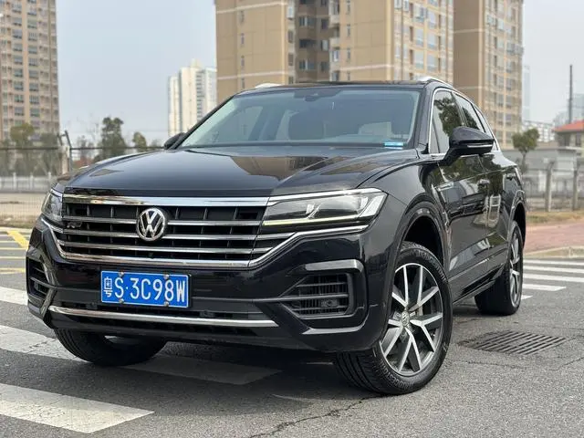 Volkswagen Touareg 3.0 TSI Sharp Front Version Country V