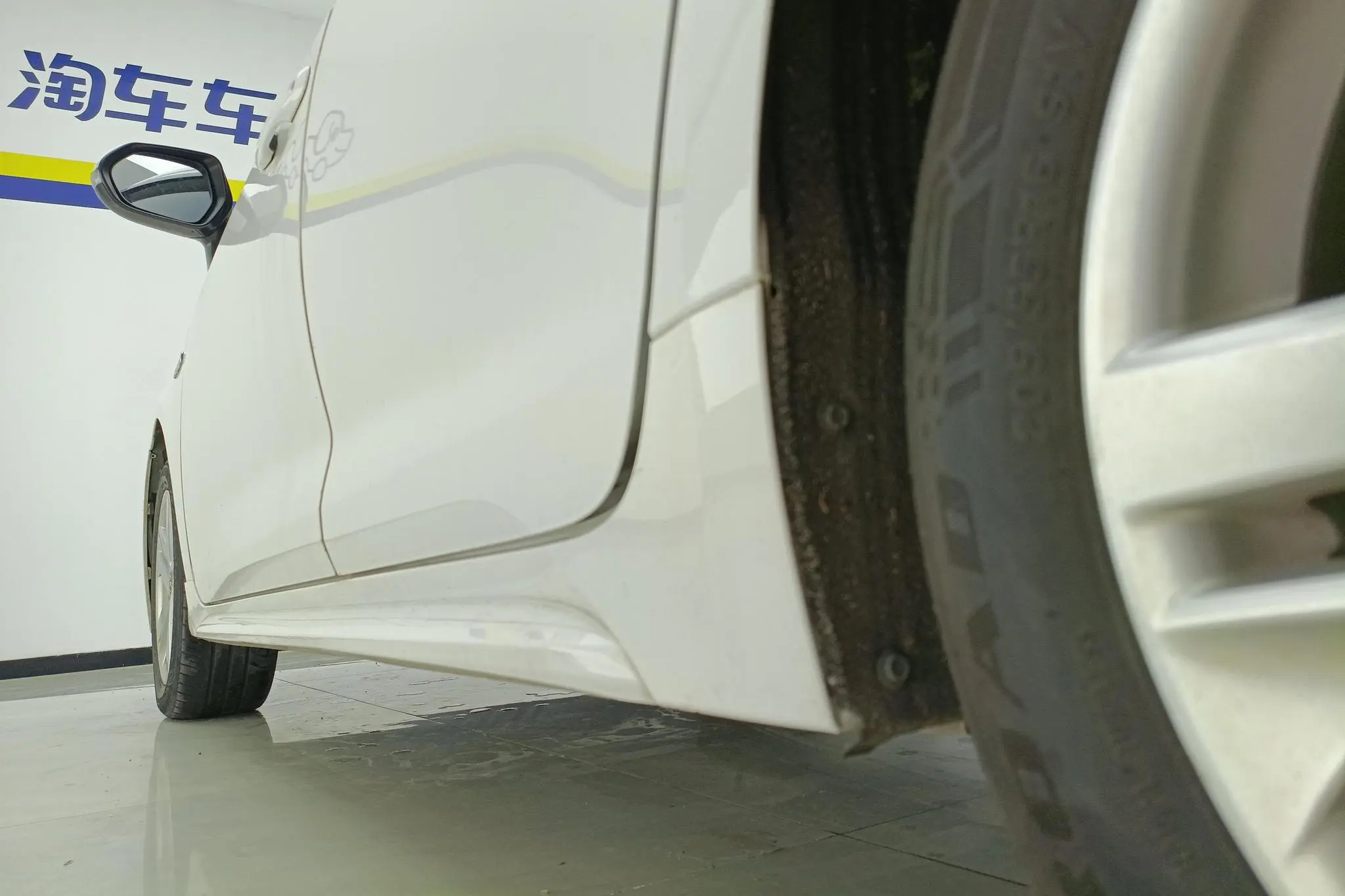 TOYOTA Lei Ling Dual engine 1.8H E-CVT Leading version