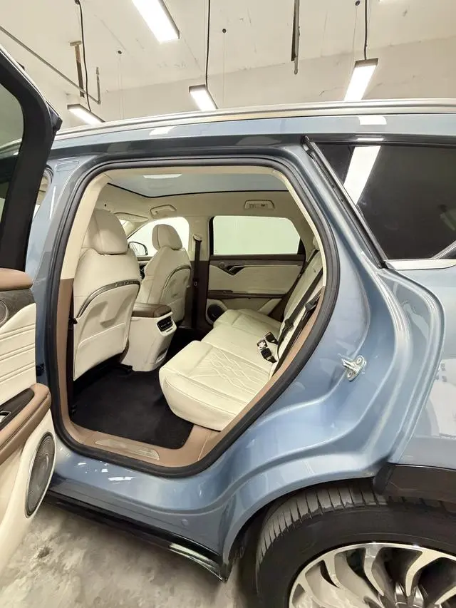 VOYAH Lan Tu FREE Four-wheel drive standard range extension exclusive luxury set