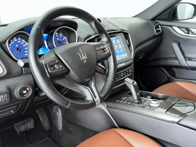 Maserati Ghibli 3.0T 350Hp standard version Country V