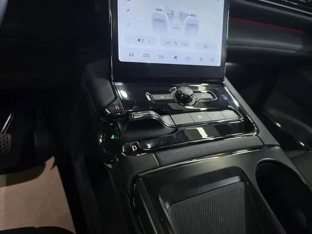 NIO NIO ES8 580KM six-seater version