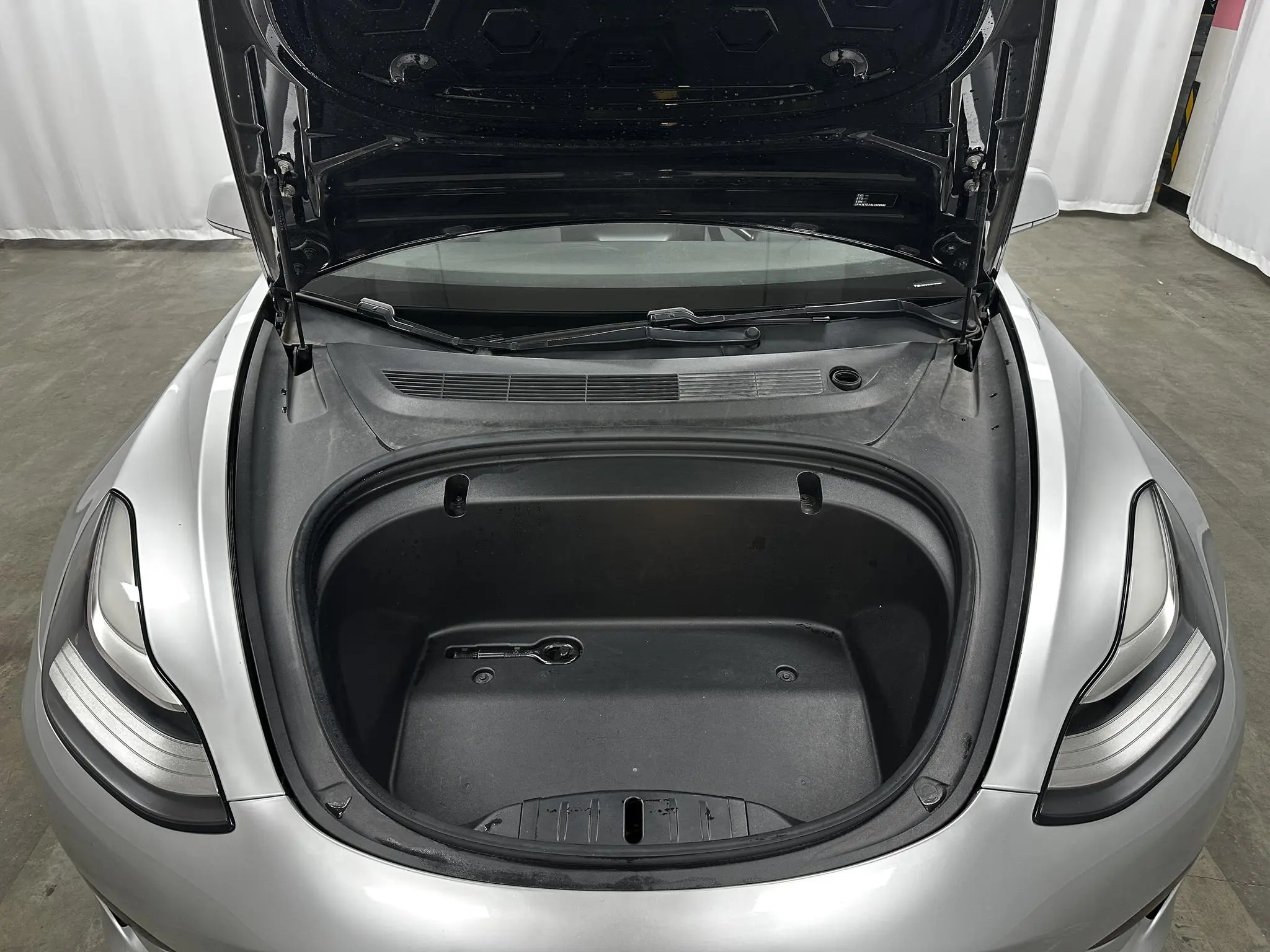 Tesla Model 3 Upgraded version of standard battery life rear drive