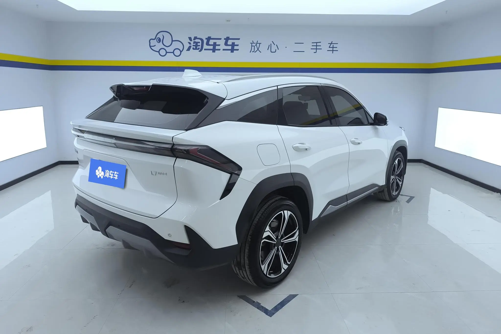 Geely Galaxy Galaxy L7 1.5L EM-i 115km Discovery+ version