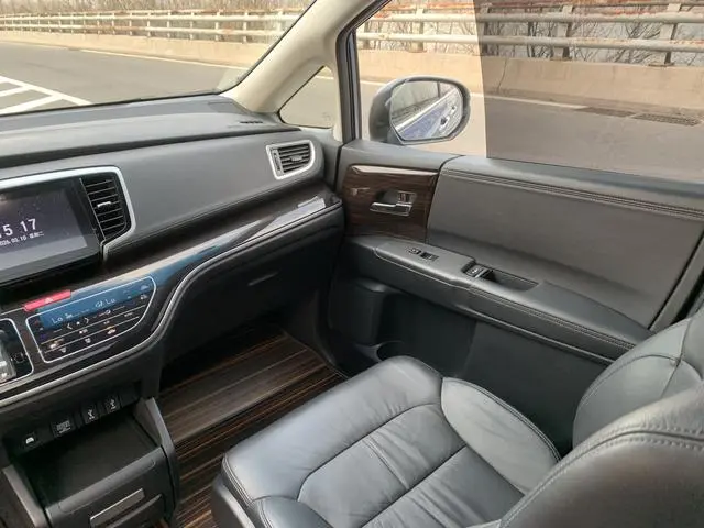 Honda Odyssey 2.0L Sharp*Exclusive Edition