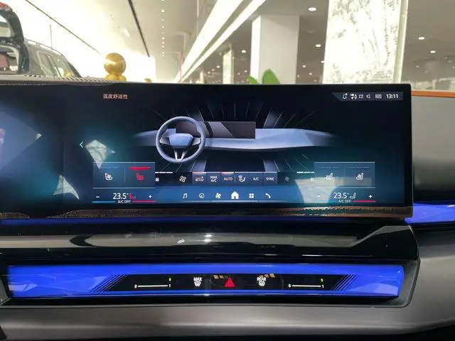 BMW BMW i5 eDrive40L M sports suit