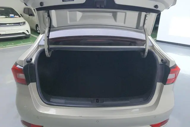 Roewe Roewe i5 1.5L Manual 4G Interconnection Linghao Ultimate Edition