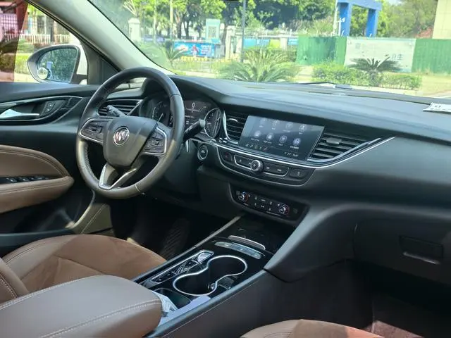 Buick Regal 552T luxury