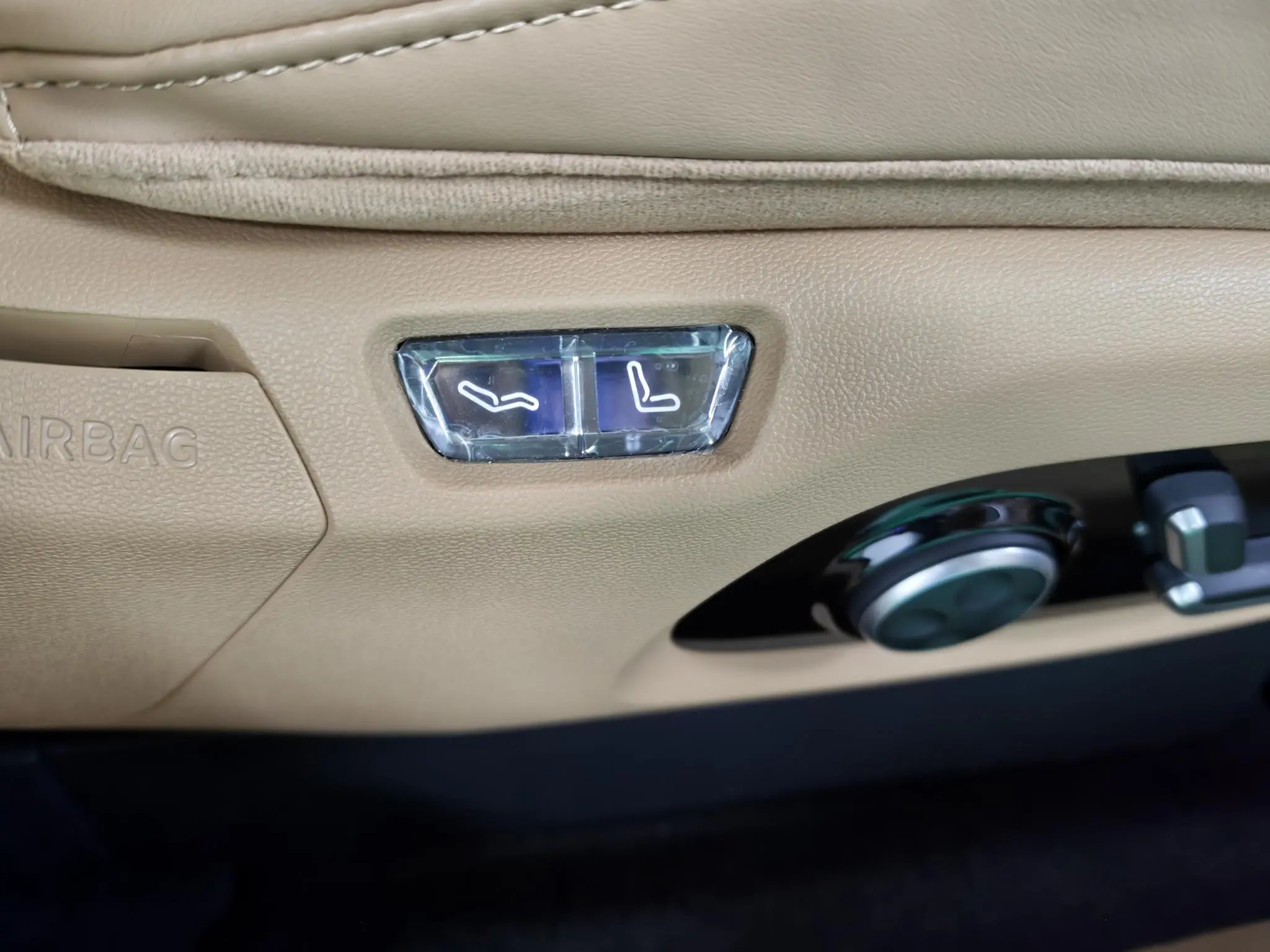LUXEED Wisdom World R7 Pure electric 100kWh Max rear drive version
