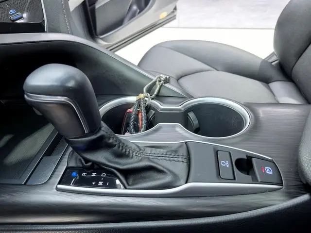 TOYOTA Camry 2.0G Deluxe Edition