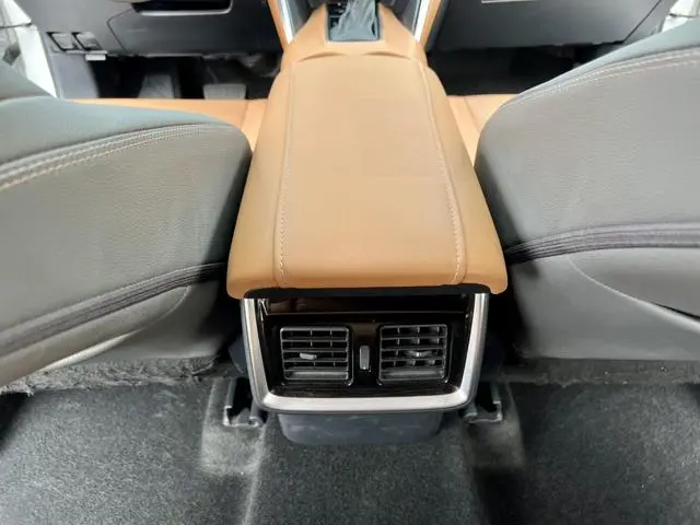 TOYOTA Weisha 2.0L CVT two-wheel drive premium edition