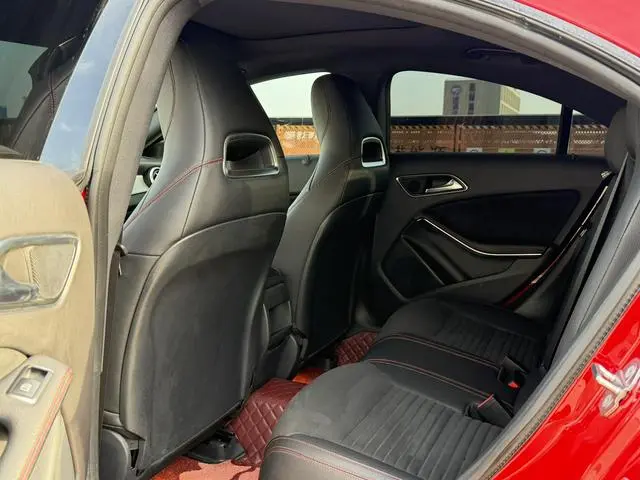 Mercedes-Benz Mercedes-Benz CLA CLA 220 4MATIC