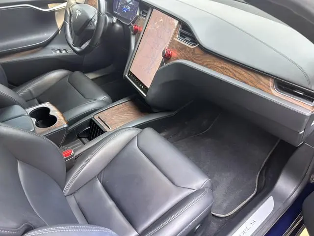 Tesla Model S 75D Standard battery life version
