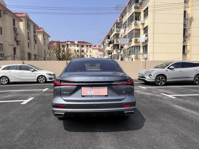 Roewe Roewe i5 1.5L CVT Deluxe Edition