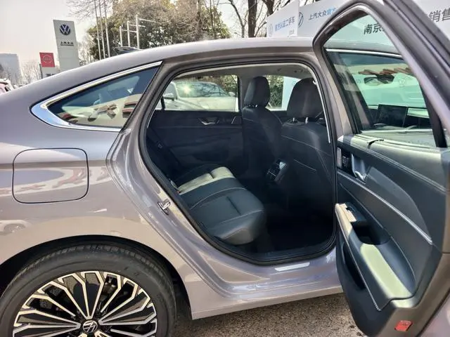 Volkswagen Passat Pro 380TSI Dragon Edition