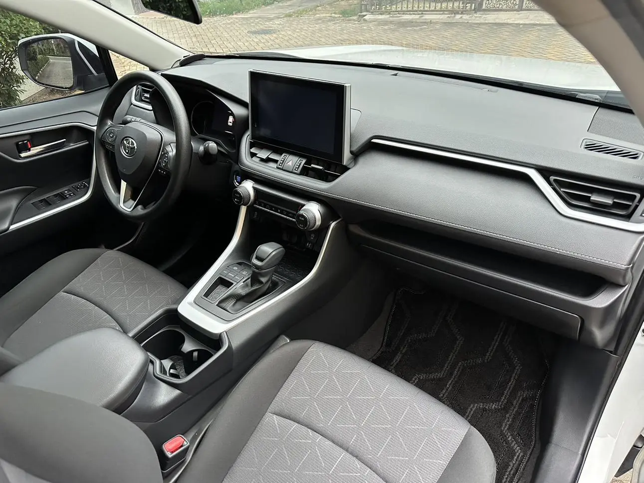 TOYOTA RAV4 Rongfang 2.0L CVT two-wheel drive fashion version