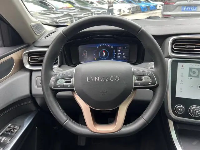 LYNK & CO Lynk 01 2.0T two-wheel drive Pro version