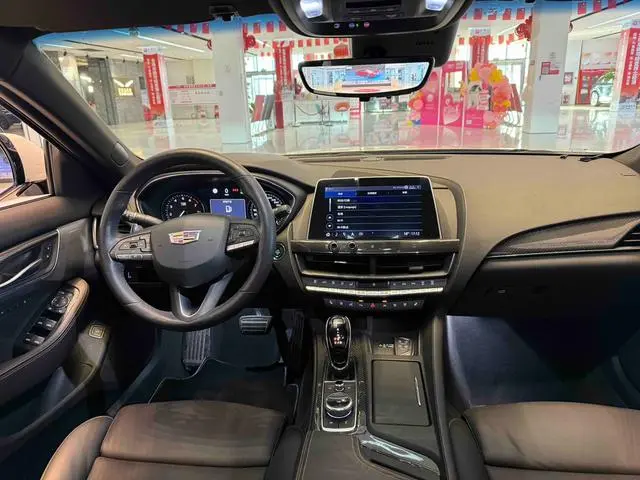 Cadillac Cadillac CT5 28T platinum sporty