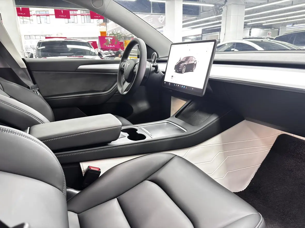 Tesla Model Y Facelifted rear-wheel drive version