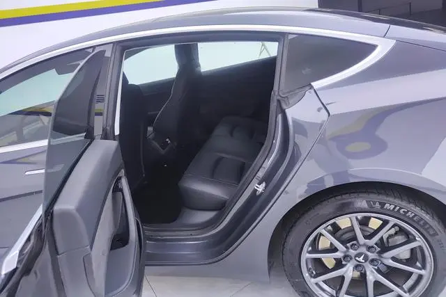Tesla Model 3 Upgraded version of standard battery life rear drive